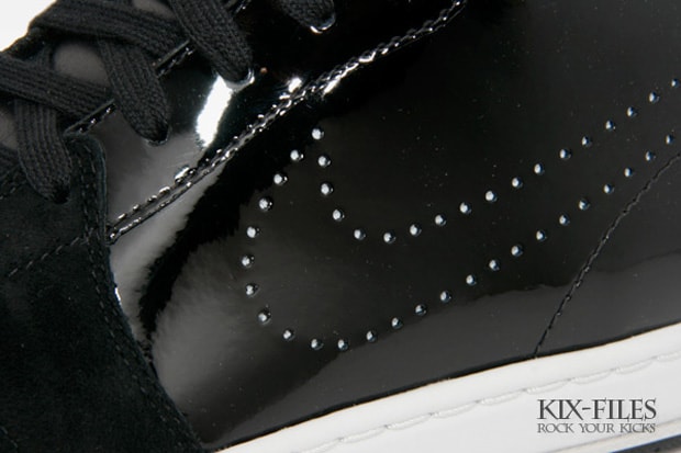 nike-sportswear-air-royal-mid-metro-pack