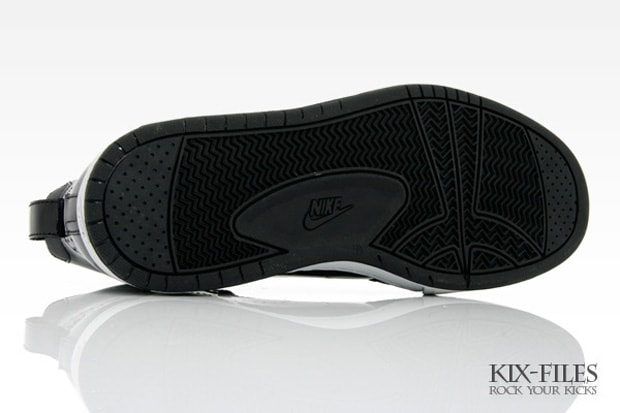 nike-sportswear-air-royal-mid-metro-pack
