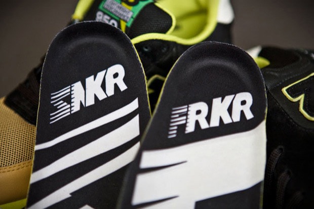 sneaker-freaker-new-balance-m850jst-closer