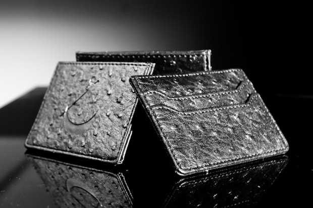 black-scale-card-holder-1