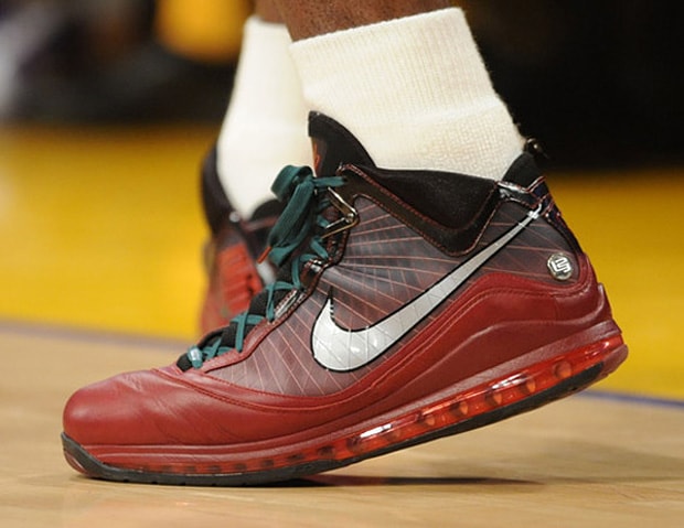 NBA Christmas Day Air Max LeBron VII & Zoom Kobe V