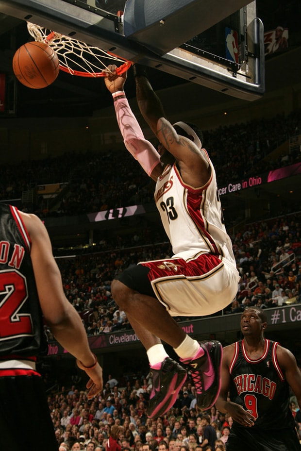 nike-basketball-lebron-james-vii-think-pink