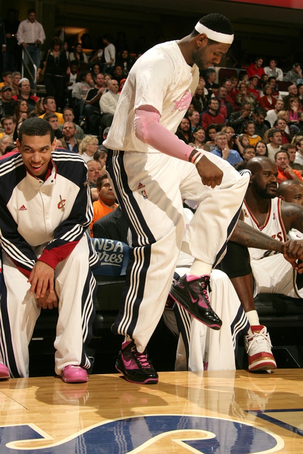 nike-basketball-lebron-james-vii-think-pink