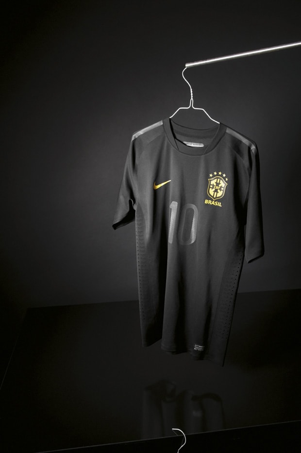 Nike Sportswear "Brasil Black" Pack