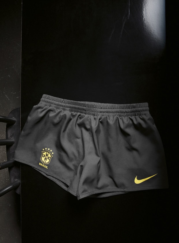 Nike Sportswear "Brasil Black" Pack