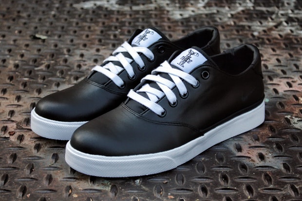 Nike Pepper Low Black/White
