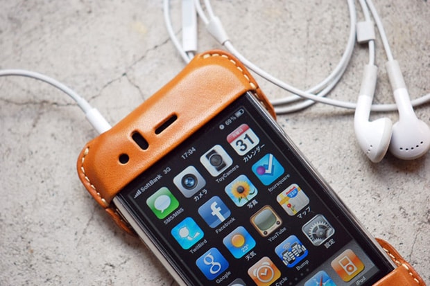 Roberu iPhone Case "Natural"