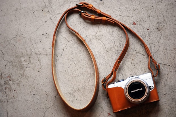 Roberu Olympus Pen Lite E-PL1 Holder & Strap Set