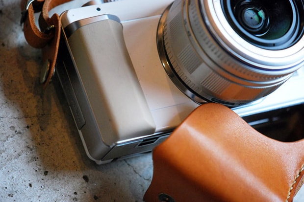 Roberu Olympus Pen Lite E-PL1 Holder & Strap Set