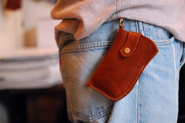 Roberu iPhone Leather Pocket Exhibition 