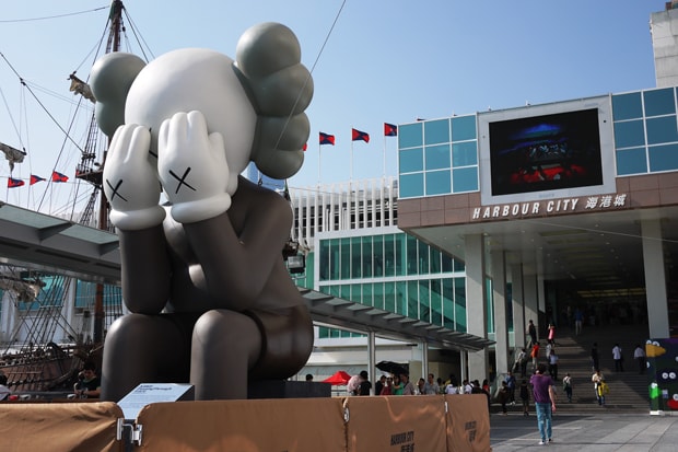 KAWS “PassingThrough” Exhibition Further Look