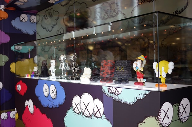 KAWS "PassingThrough" Exhibition Recap
