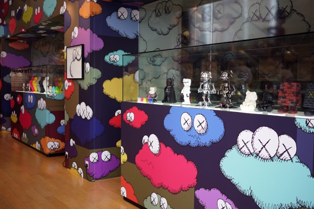 KAWS "PassingThrough" Exhibition Recap