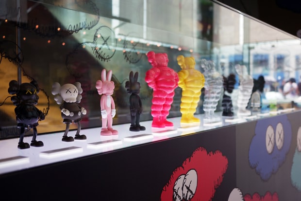 KAWS "PassingThrough" Exhibition Recap
