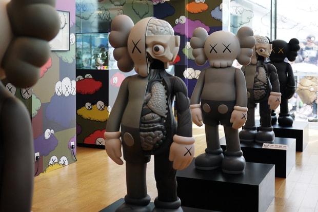 KAWS "PassingThrough" Exhibition Recap