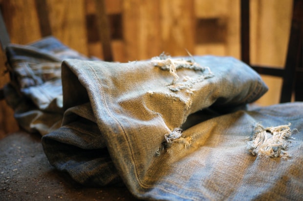 SNAKE & DAGGER Blue Krait Distressed Denim