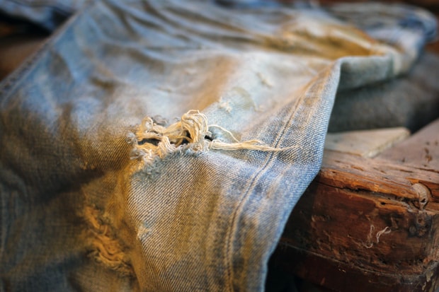 SNAKE & DAGGER Blue Krait Distressed Denim