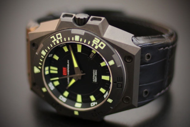Linde Werdelin Hard Grey DLC Watch