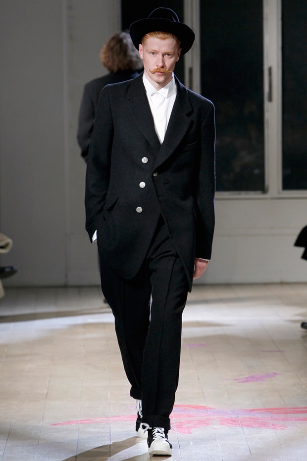 Yohji Yamamoto 2011 Fall/Winter Collection