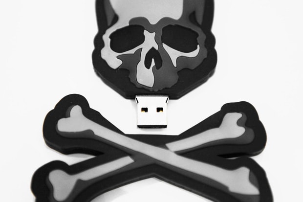 mastermind JAPAN for Art Convenience Store 1GB USB Stick