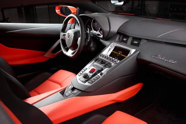 Lamborghini 2012 Aventador LP700-4