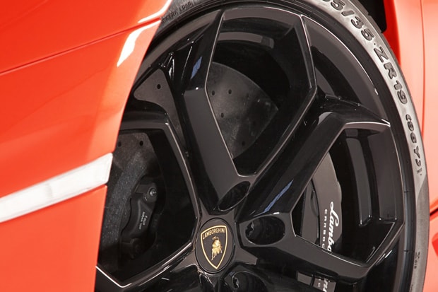 Lamborghini 2012 Aventador LP700-4