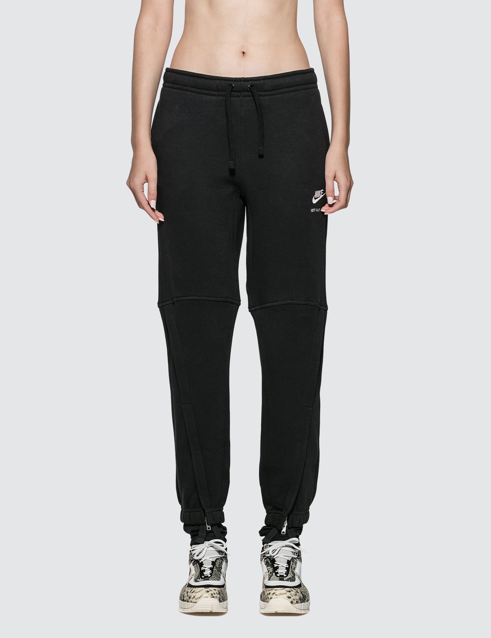 nike logo sweatpants