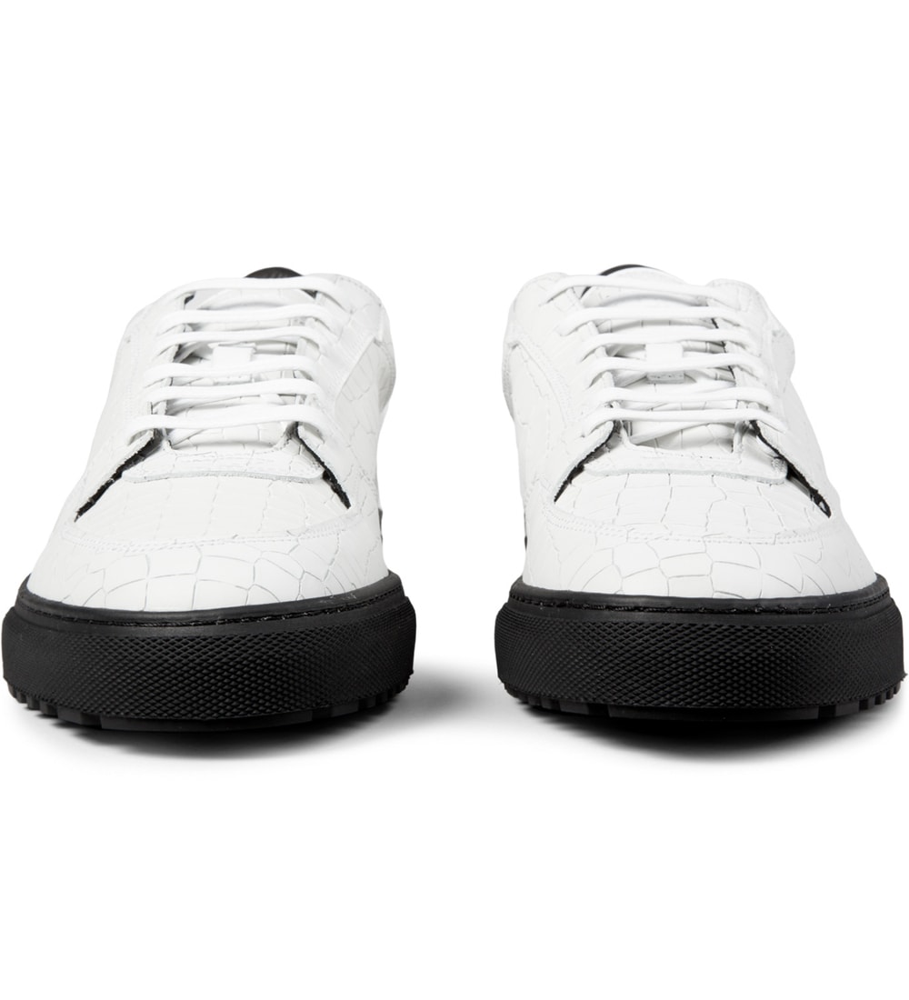 qc white shoes