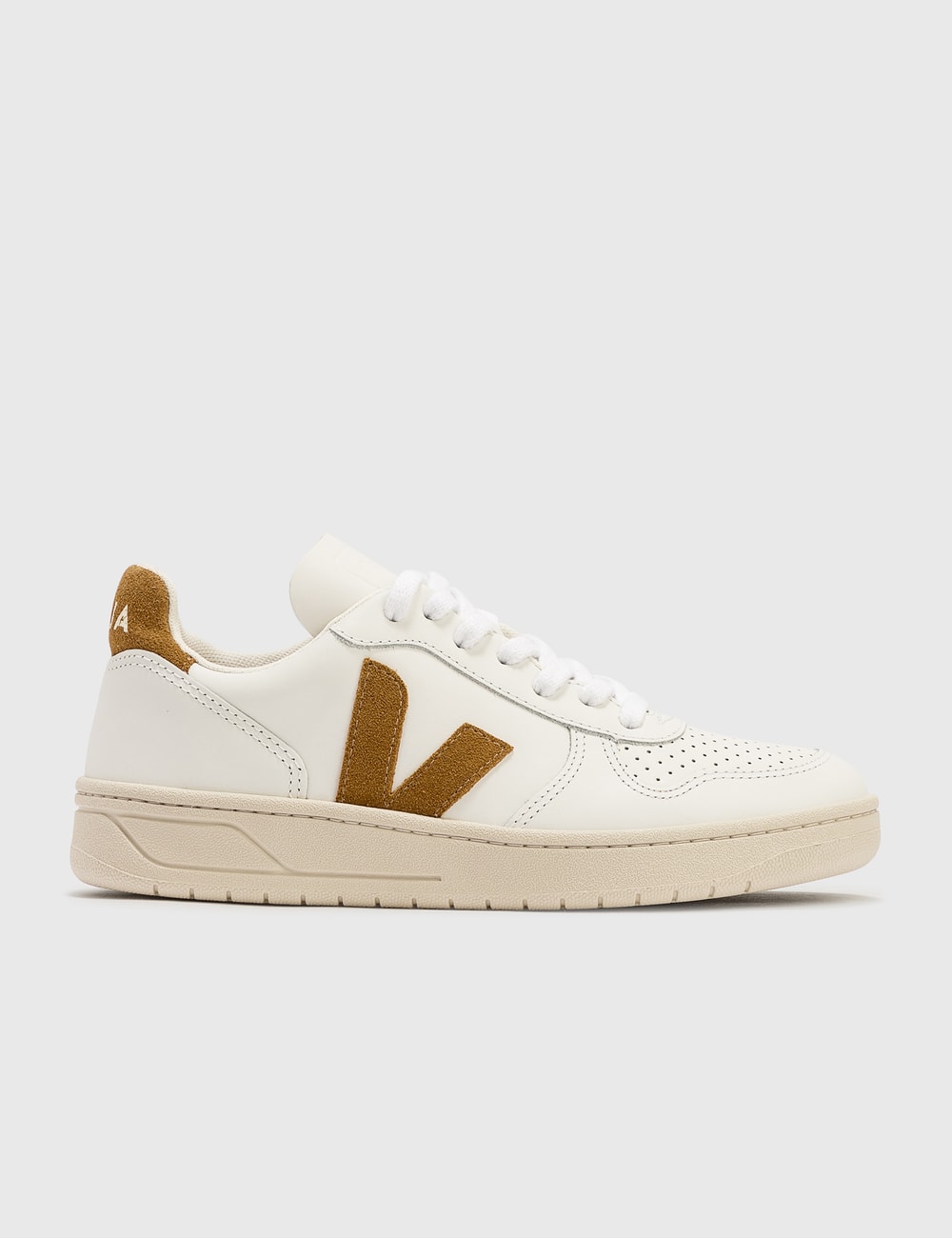 veja v10 suede camel white