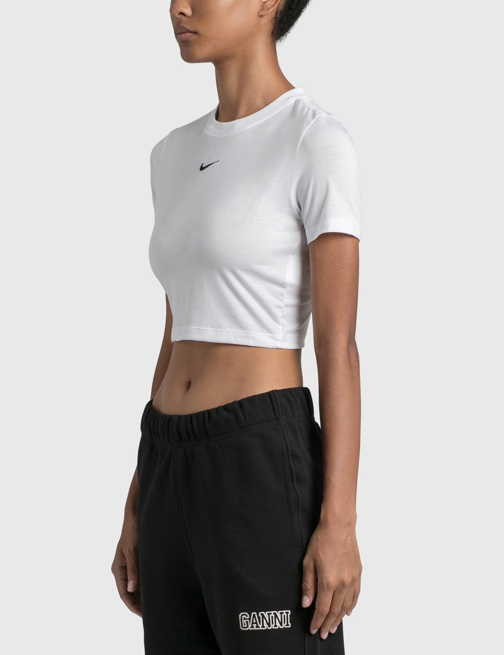 cropped white nike shirt