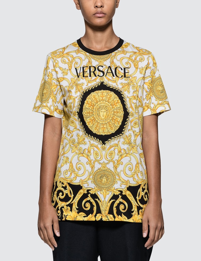 versace t shirt and shorts set