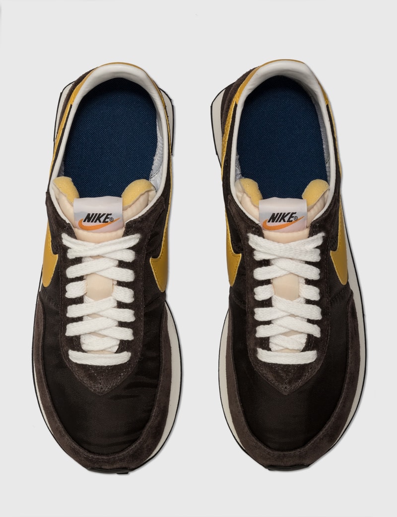 nike waffle trainers women's