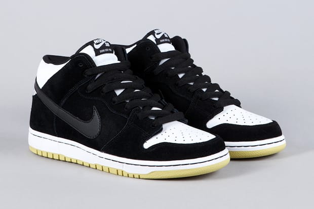 Nike sb dunk mid black hotsell