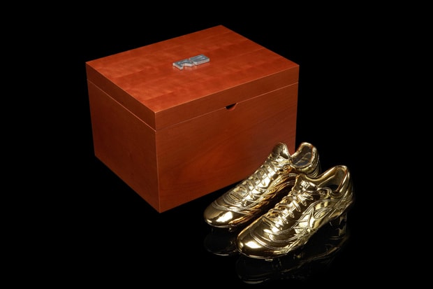 ronaldo football boots gold