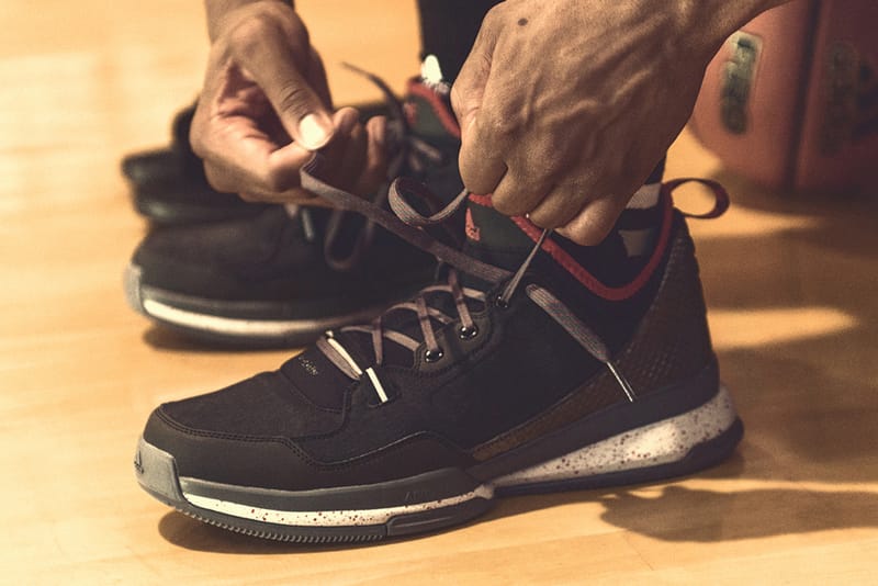 Damian lillard hotsell signature shoes