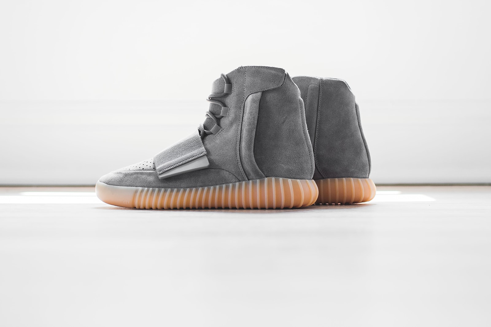 adidas yeezy boost 750 light grey
