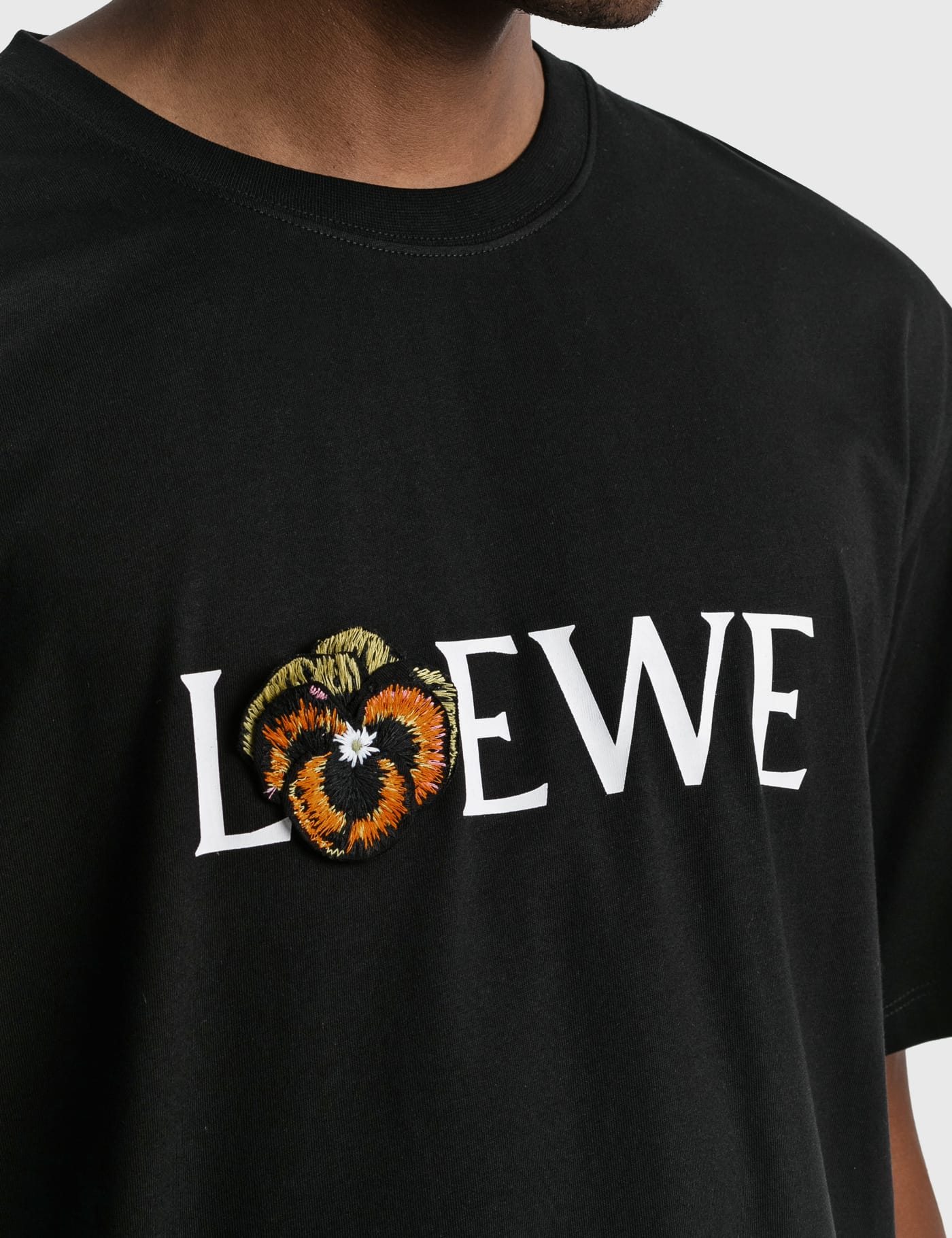 Loewe - パンジー Tシャツ | HBX - ハイプビースト(Hypebeast)が厳選したグローバルファッション&ライフスタイル