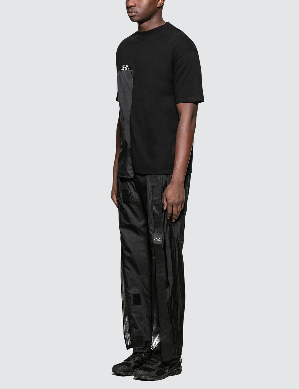 oakley jogging pants