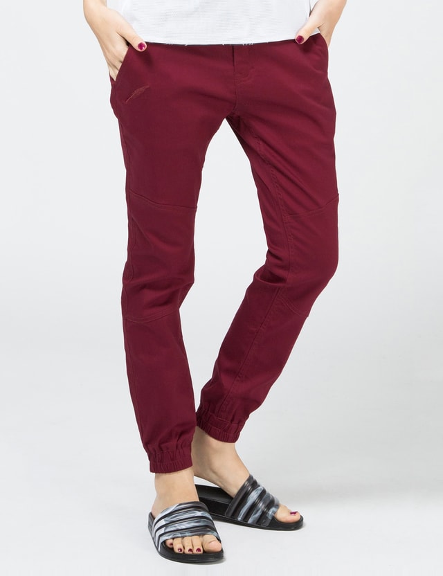 maroon jogger pants outfit