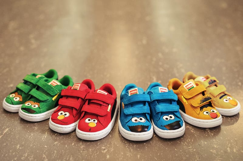 Фото детской обуви. Puma Sesame тапочки. Puma x Sesame Street. Puma Sesame Street Kids collection. Тапочки улица сезам.