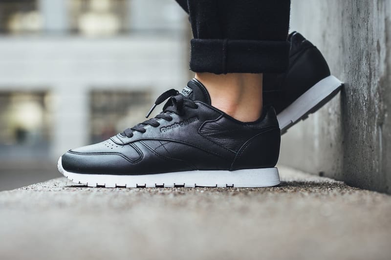 Reebok classic leather legacy. Reebok Classic Leather Legacy Black. Кроссовки Reebok Classic Leather Black. Reebok Classic Leather (4431).