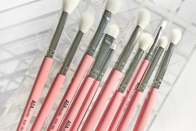 Believe It, These Millennial Pink Makeup Brushes Cost Only $1 USD Each