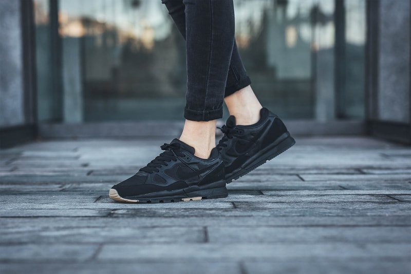 nike air span ii barely rose dark stucco triple black