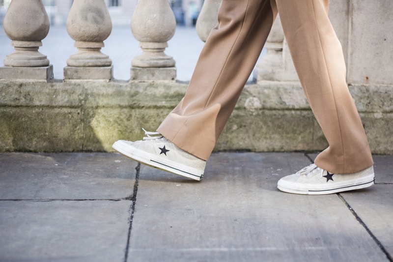 London Fashion Week LFW 2018 Streetsnaps street style off-white balenciaga triple s burberry gucci supreme louis vuitton sneakers jw anderson bags accessories