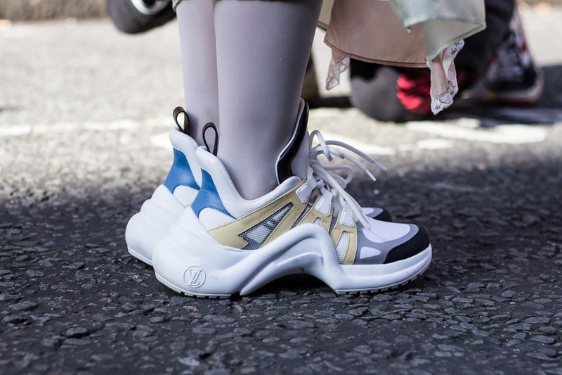 London Fashion Week LFW 2018 Streetsnaps street style off-white balenciaga triple s burberry gucci supreme louis vuitton sneakers jw anderson bags accessories