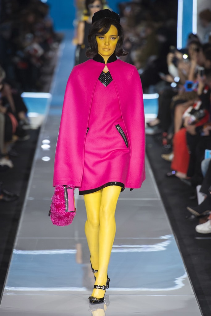 Jeremy Scott Moschino Fall/Winter 2018 MFW Show Gigi Hadid Bella Hadid Kaia Gerber Milan Fashion Week Collection Runway