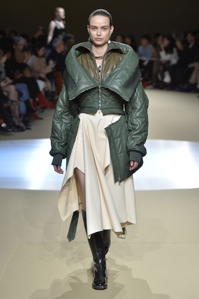 Alexander McQueen Fall/Winter 2018 Runway Paris Fashion Week Collection