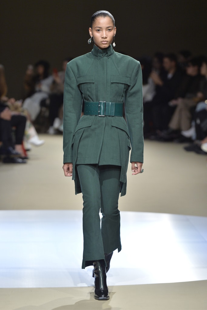 Alexander McQueen Fall/Winter 2018 Runway Paris Fashion Week Collection