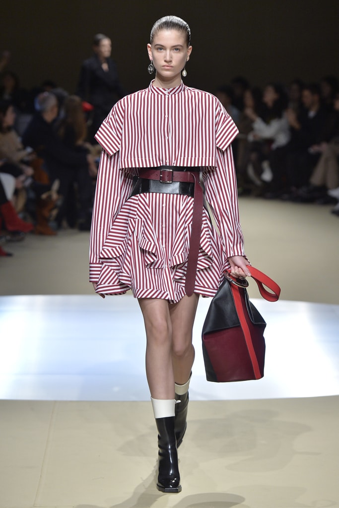 Alexander McQueen Fall/Winter 2018 Runway Paris Fashion Week Collection