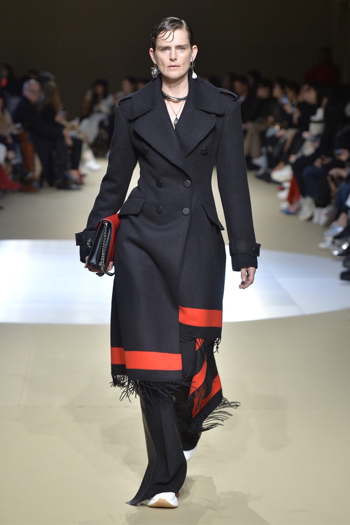 Alexander McQueen Fall/Winter 2018 Runway Paris Fashion Week Collection